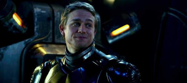 Чарли Ханнэм признался, что равнодушен к кайдзю и гигантским роботам, а в “Тихоокеанском рубеже” снялся только ради Гильермо дель Торо – Портал статей